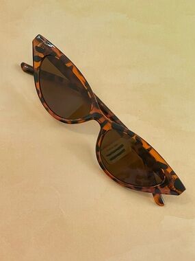 Free People Tortoiseshell Retro Slim Cat Eye Sunglasses - Brown Lenses